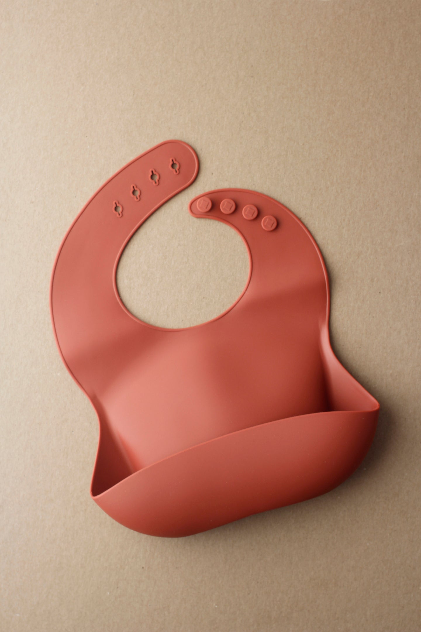 Silicone Baby Bib - Raw Sienna (mushie)